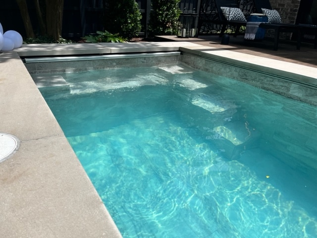 Enclosed swimming pool